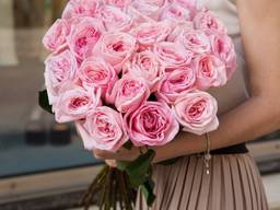 19 пионовидных розовых роз
