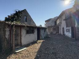 Будинок із земельною ділянкою розташований у чудовій локації з відмінною доступністю, непо