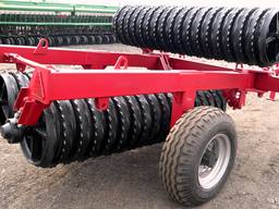 Compacting preseeding roller